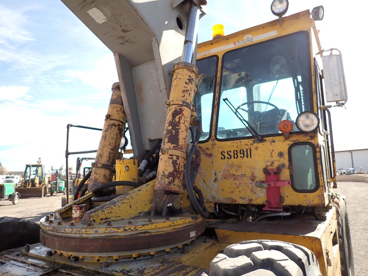 ./imagenes/INVOICE/2019/16595/EXCAVADORA FERROCARRILERA SOBRE LLANTAS SWINGMASTER_ 181 (19).JPG